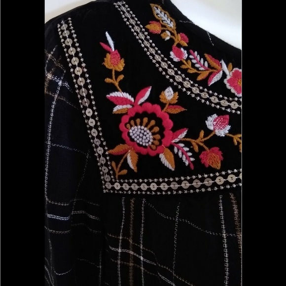 Style & Co Just right for the change of season, beautiful  embroidered top. - Picture 4 of 6